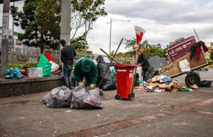 La presencia permanente de carreteros dificulta que el lugar permanezca limpio, el llamado a la ciudadanía es a separar los residuos en casa y respetar los horarios de recolección