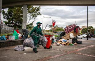 La presencia permanente de carreteros dificulta que el lugar permanezca limpio, el llamado a la ciudadanía es a separar los residuos en casa y respetar los horarios de recolección