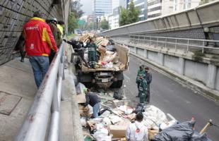 UAESP intervino puente vehicular de la Calle 100 con Carrera 15