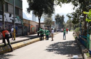  La Calle 24 entre Carreras 17 y 20 es uno de los espacios con mayor problemática de ocupación ilegal o invasión de espacio público. Allí en este punto, fue retirado el cerramiento irregular de una huerta que impedía el paso peatonal entre separador y andenes. 