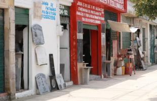 La zona comercial de la Carrera 20 entre Calles 24 y 26 tiene una nueva cara. Se realizó pedagogía y se hizo control a la ocupación ilegal de andenes por parte de comerciantes dedicados a la florestería, marmolería y también al reciclaje. Hoy los andenes están libres para el paso de peatones y visitantes del Cementerio Distrital Central.