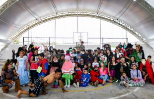 Niños, artistas y profesionales de la UAESP celebraron el Día de Los Niños. 