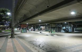 Modernizamos 96 luminarias de luz amarilla a luz blanca en tecnología led bajo el puente vehicular de la Avenida Suba sobre la Avenida Boyacá y que permite el acceso a la estación de TransMinenio Suba-Avenida Boyacá.