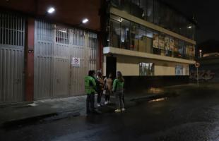 Habitantes del barrio Bonanza junto a funcionarios de la UAESP verifican la zona intervenida con nuevo alumbrado público y la reposición de elementos hurtados o vandalizados.