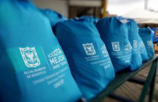 Alcaldía de Bogotá inicia entrega de uniformes y equipos de cómputo a organizaciones de recicladores