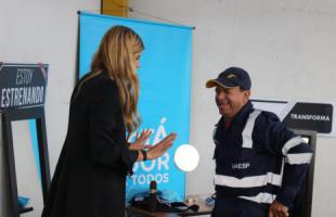 Alcaldía de Bogotá inicia entrega de uniformes y equipos de cómputo a organizaciones de recicladores