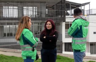 A finales de abril de este 2022, Leidy Catherine se graduó como psicóloga de la Universidad UNAD, gracias al convenio educativo de la UAESP en el que durante el 2021 se entregaron más de 600 apoyos económicos.