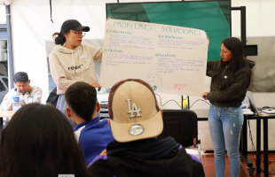 Estudiantes de la Universidad Distrital Francisco José de Caldas, exponen sus propuestas en el Laboratorio de Ideas  en la UAESP.