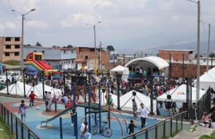 La celebración de Navidad tuvo lugar en la cancha vecinal del barrio Barranquitos, en Mochuelo bajo.