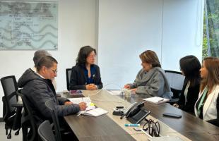 Directora UAESP radicando el nuevo modelo de aseo para Bogotá.