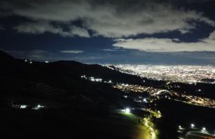 Panorámica de la ciudad de Bogotá  nocturna