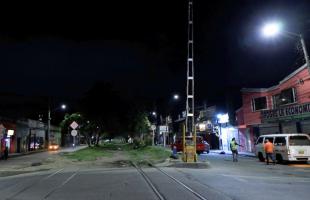 Nuevo alumbrado público led de la Avenida Ferrocarril, o también conocida como Calle 22, con Carrera 100.