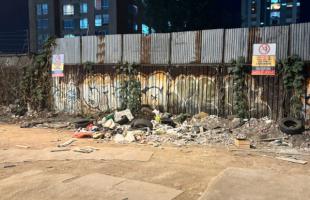 Espacio público limpio después de la atención de los operarios de aseo.