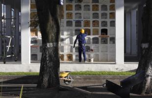 Avanzan obras de renovación de fachada y edificio de locales comerciales en el Cementerio del Sur