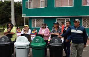 La comunidad de Usme recibió puntos ecológicos para la adecuada separación de residuos.