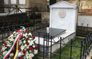 Restauran tumba de músico italiano Oreste Sindici en Cementerio Central