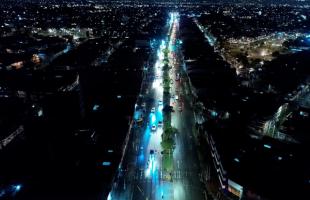 Vista aérea de la Carrera 50 con Calle Segunda. Allí con apoyo de Enel Colombia, la UAESP mejora la iluminación de los senderos y andenes peatonales, así como uno de los paraderos del SITP. 