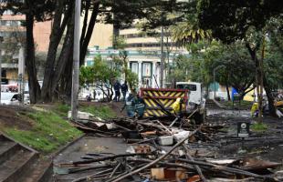 La UAESP adelanta operativo especial de limpieza para recuperar  el Parque Nacional de Bogotá