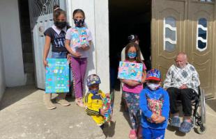 Los niños y niñas de Mochuelo recibieron una sorpresa navideña 